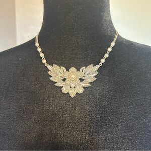 NWT Betsey Johnson Simulated Pearl and‎ Clear Stone Choker Necklace 14.5 inches